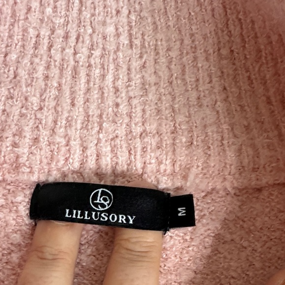 Elegant Pink Turtleneck Sweater - Picture 2 of 4